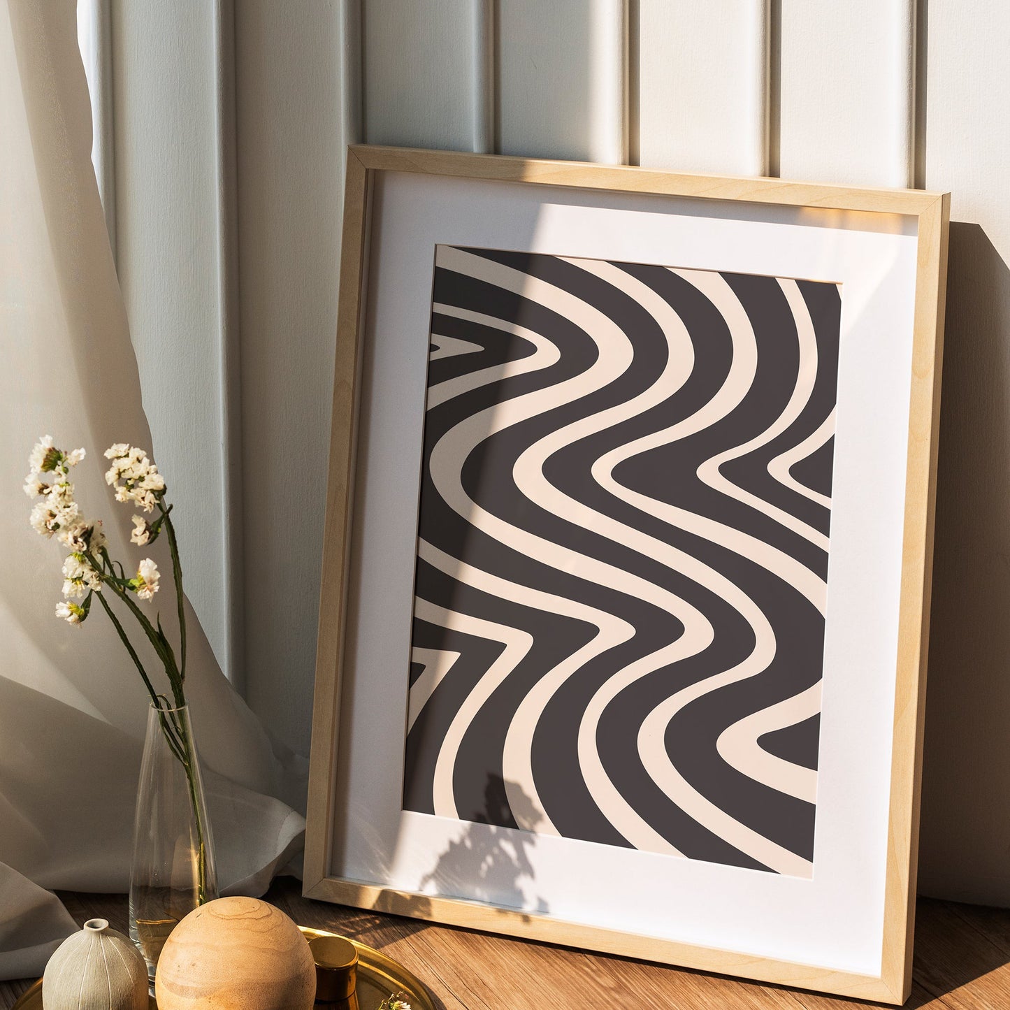 Abstract Wavy Pattern Print